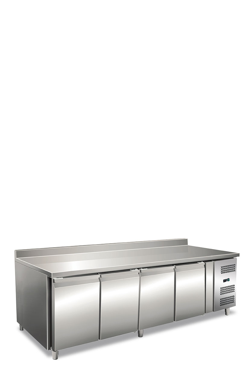 GN 4200 TN ALZATINA -- 000 (2771) Tavolo refrigerato quattro ante ventilato. Temperatura normale
Top Con Alazatina
Motore a bordo lato DX
Temperatura +2 °C / +8 °C
Dimensioni esterne (LxPxH) 2230 x 700 x 850/950 mm
Volume netto 421 / 553 lt
Spessore isolamento 60 mm
Superficie Esterna e interna Acciaio AISI 201
Refrigerante R600A
450 W - immagine 1